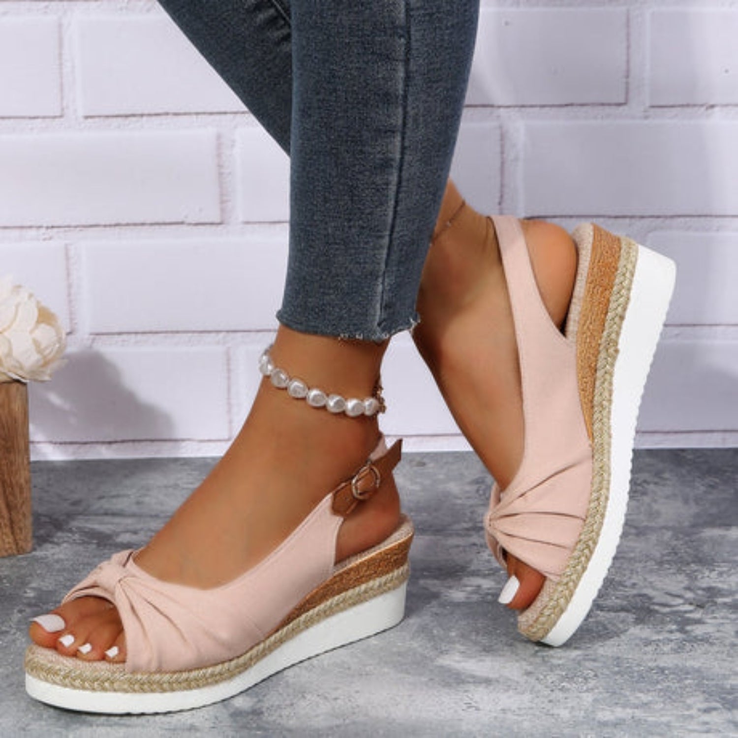 Valenzora | Walk on clouds with these orthopedic sandals