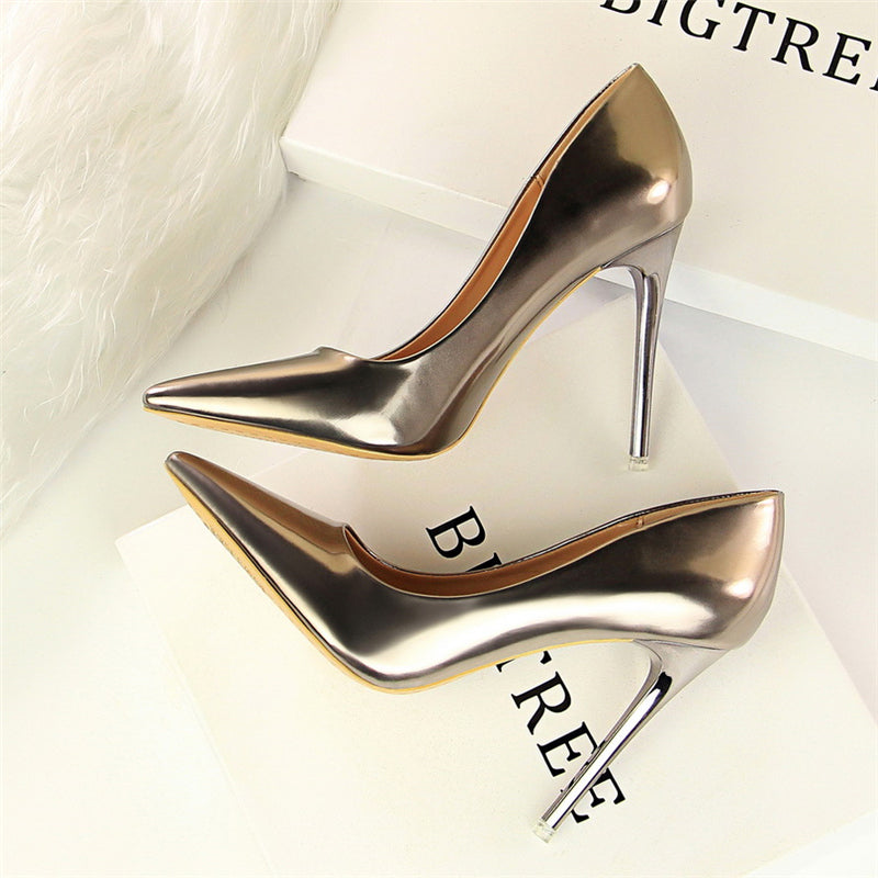 Valenzora | Metallic Heels with Pointed Toe