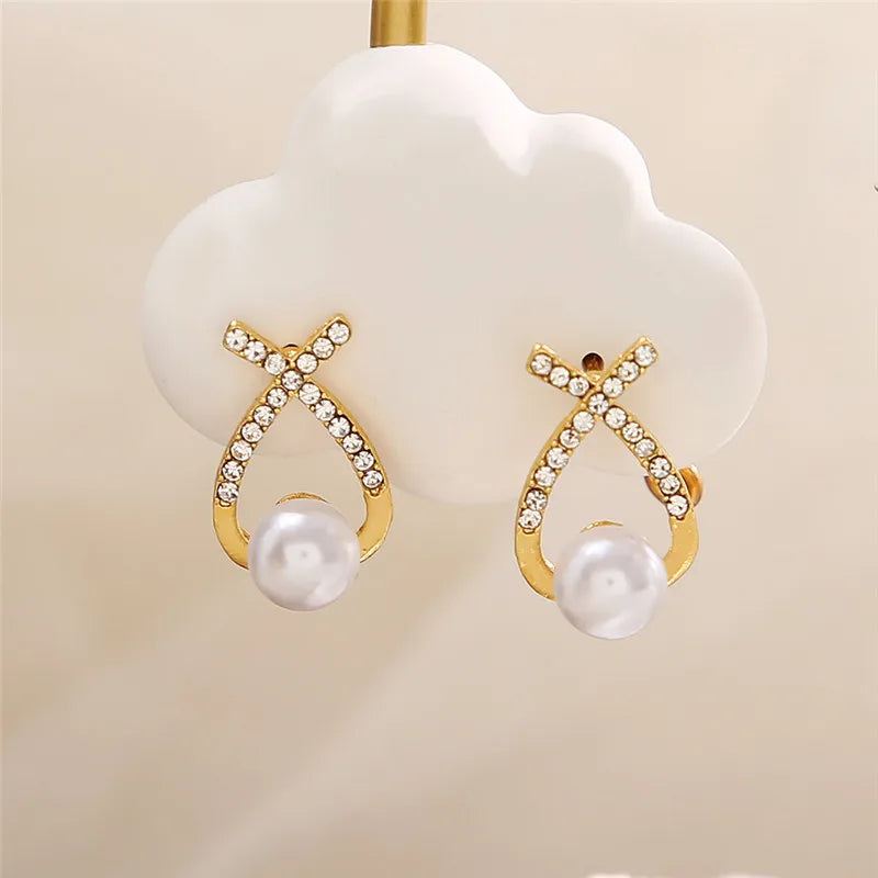 Valenzora | Gold-colored pearl stud earrings