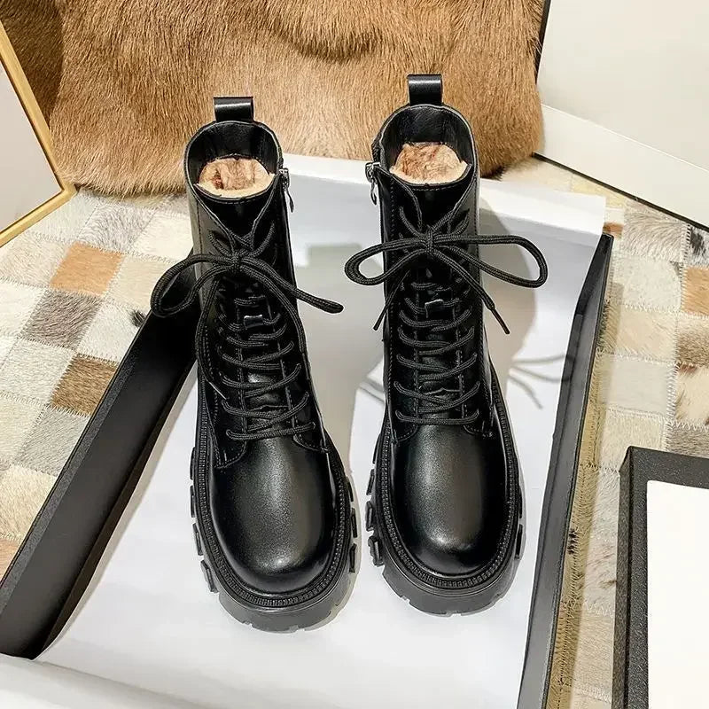 Valenzora | Waterproof lace-up boots with fur lining