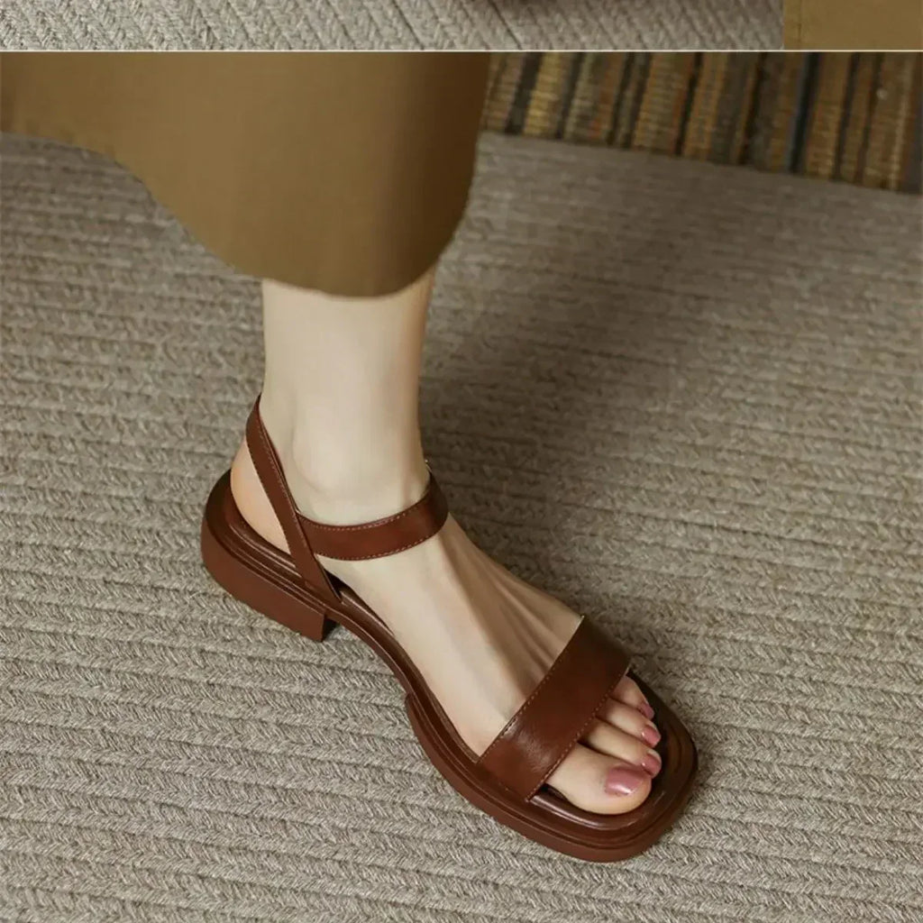 Elegant flat sandals