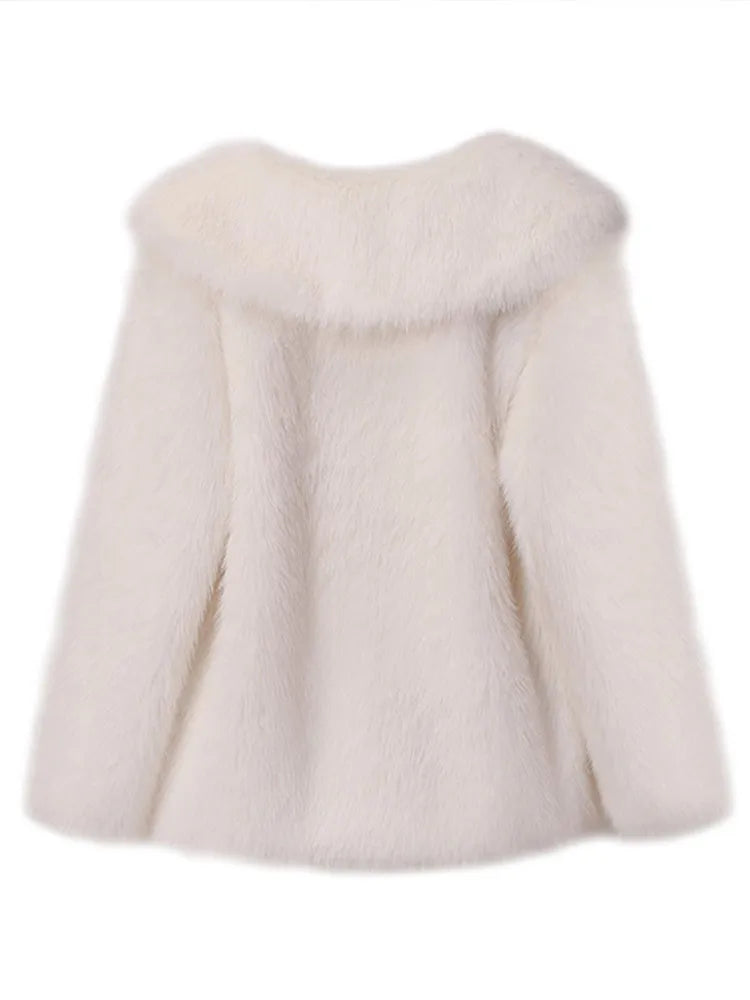 Valenzora - Slim Faux Fur Coat