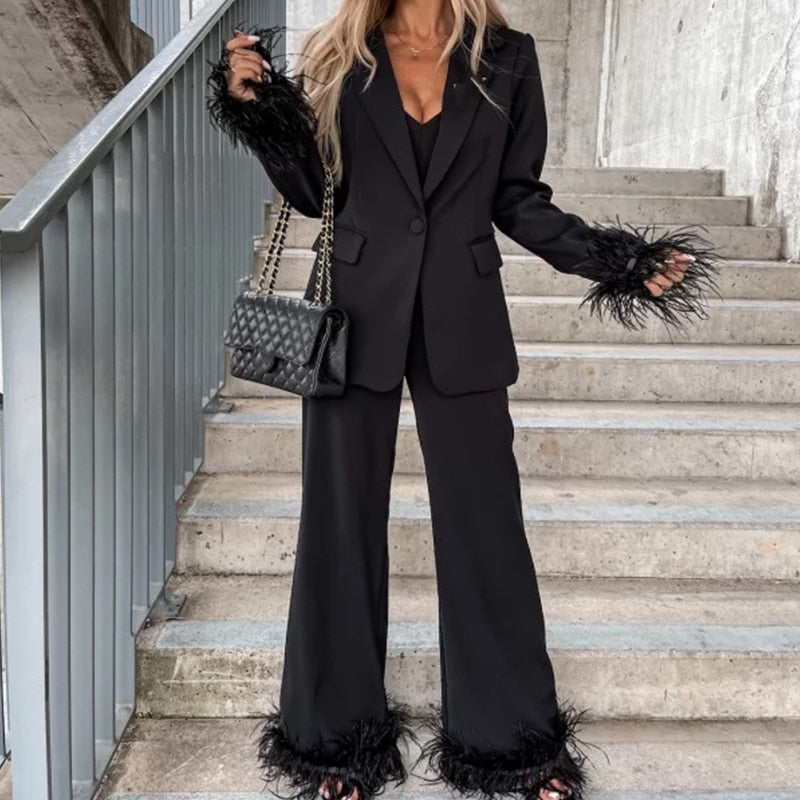 Valenzora | Women's suit with feathers - For a unique and sophisticated look