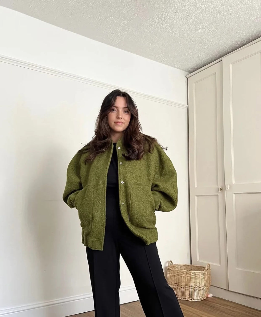 Valenzora - Oversized wool coat with round neck and buttons