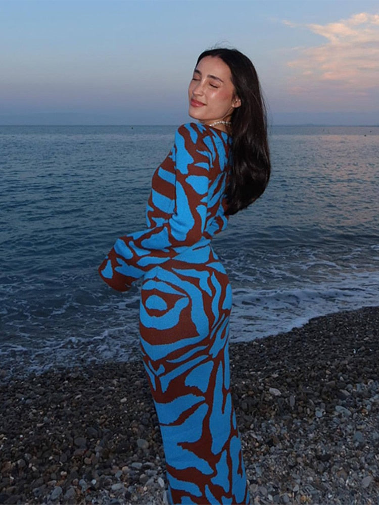 Valenzora | Stylish long knitted dress with long sleeves