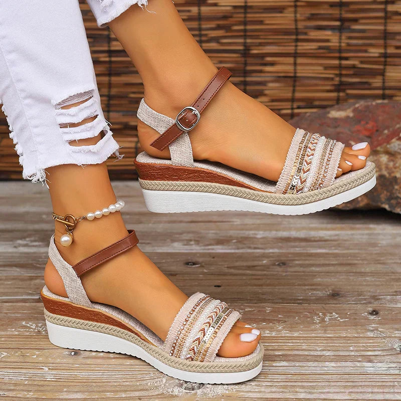 Valenzora | Geflochtene Keilsandalen für Damen im Bohème-Stil mit Schnallenriemen