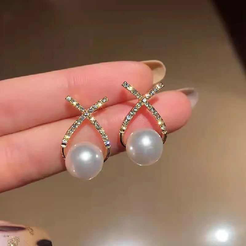 Valenzora | Gold-colored pearl stud earrings