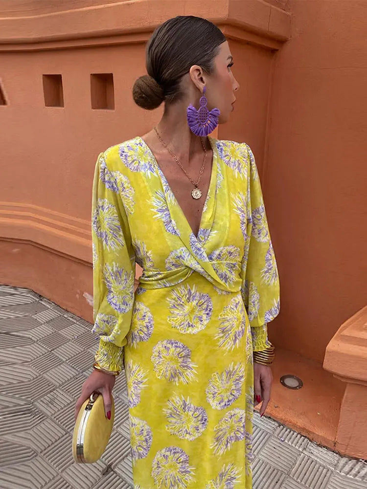 Valenzora | with floral pattern and V-neck