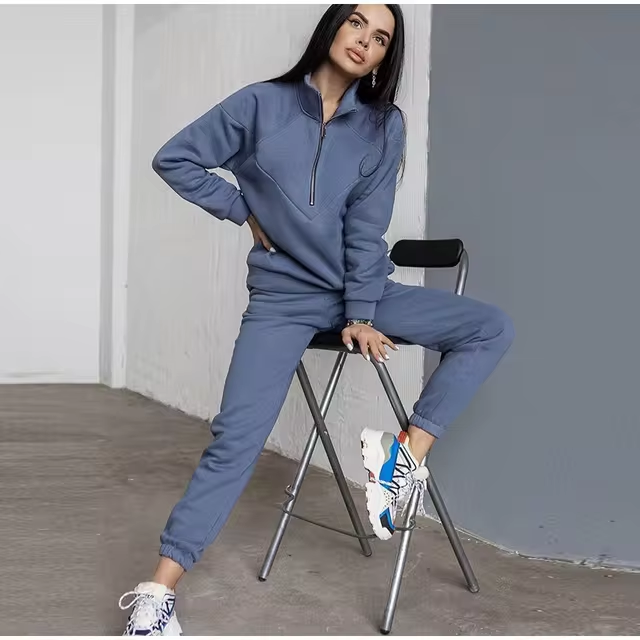 Valenzora | Comfortable tracksuit set with long sleeves and zipper