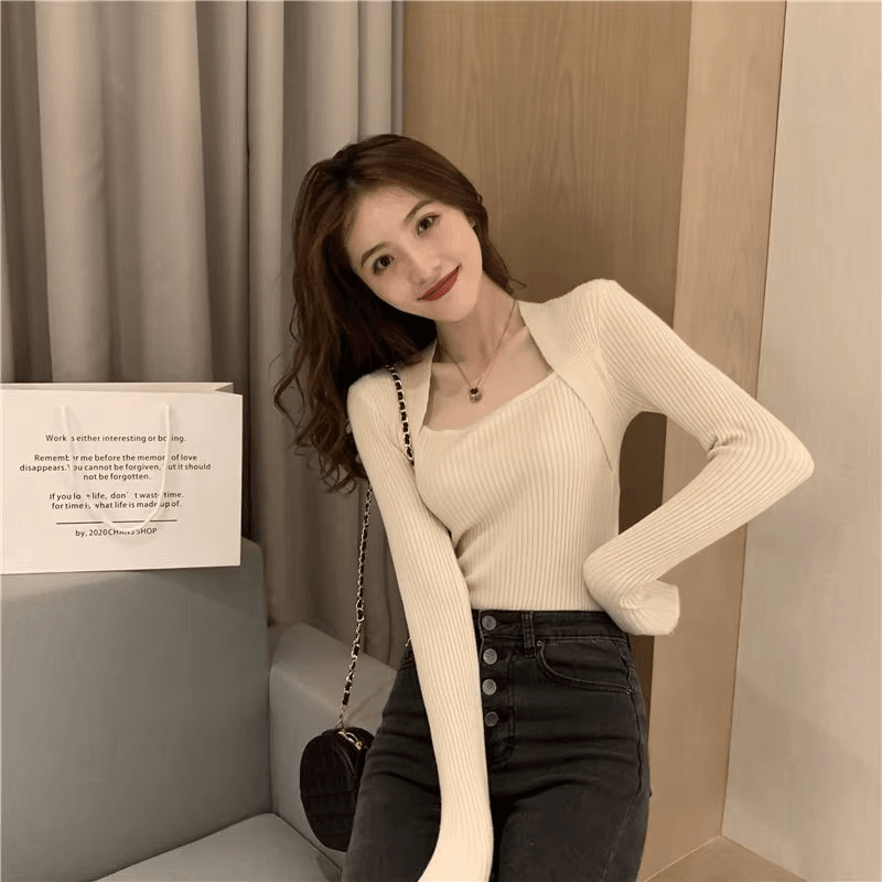 Valenzora | Soft, warm knit sweater with square collar