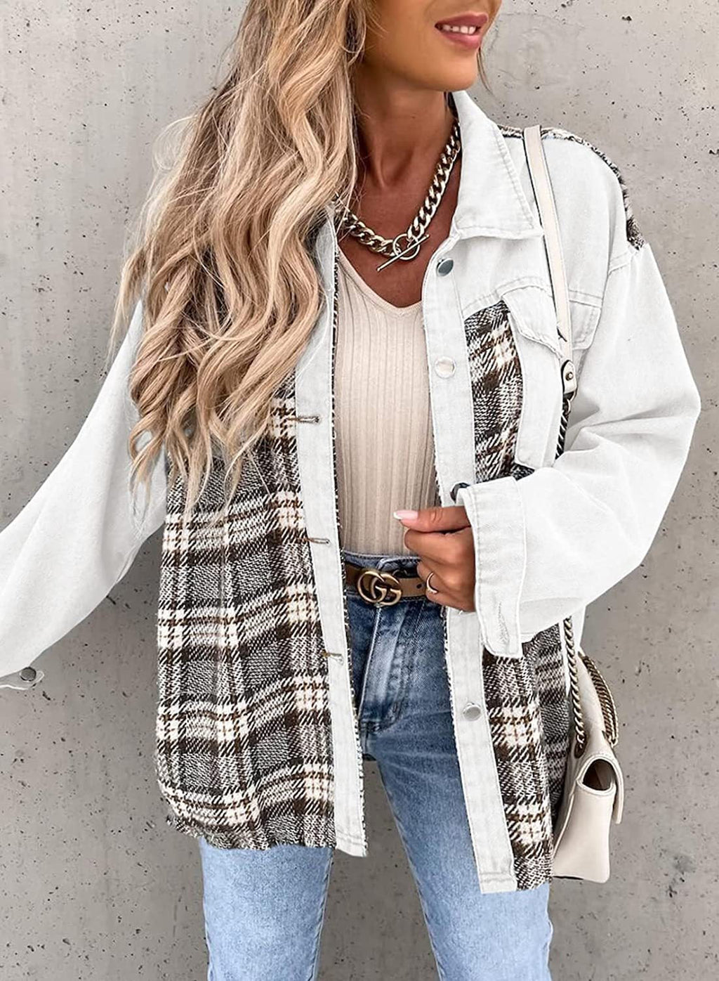 Valenzora - Denim jacket with long sleeves and button closure