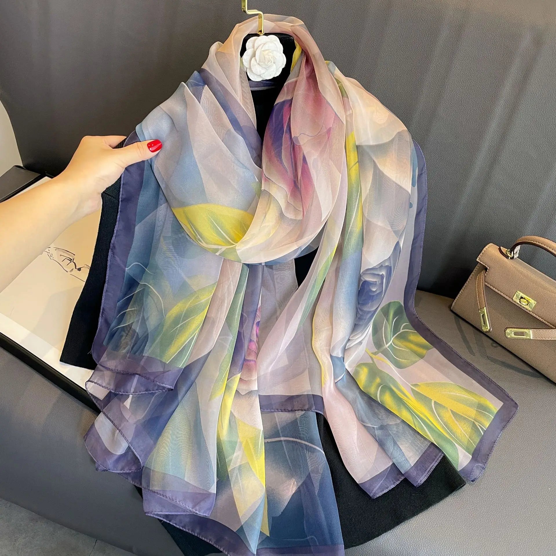 Valenzora | Silk scarf with elegant design and soft texture for cold days. Style