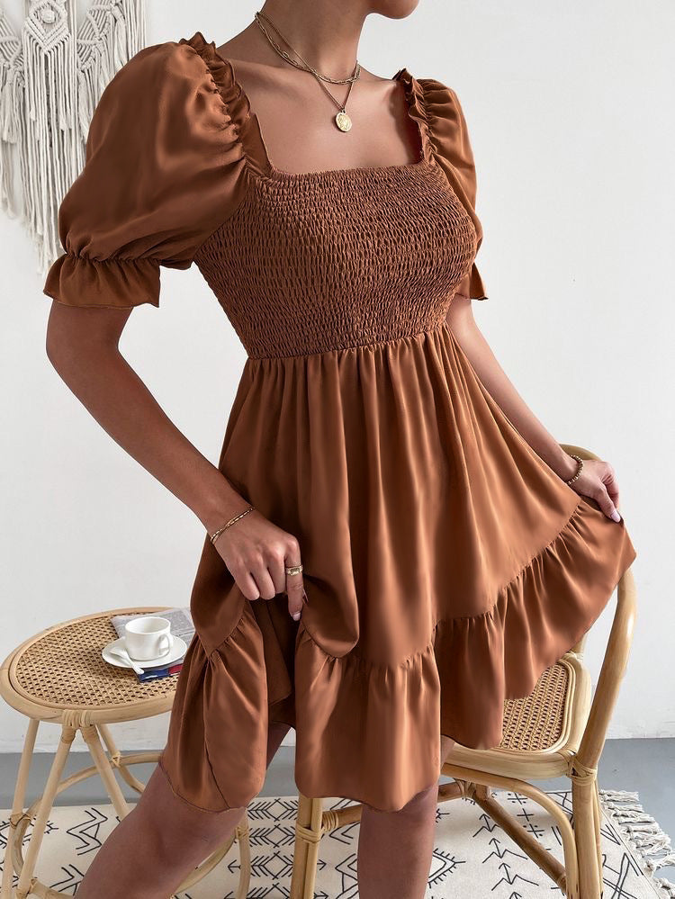 Valenzora – Braunes Minikleid mit Puffärmeln