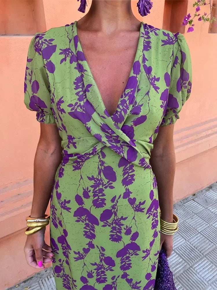 Valenzora | with floral pattern and V-neck
