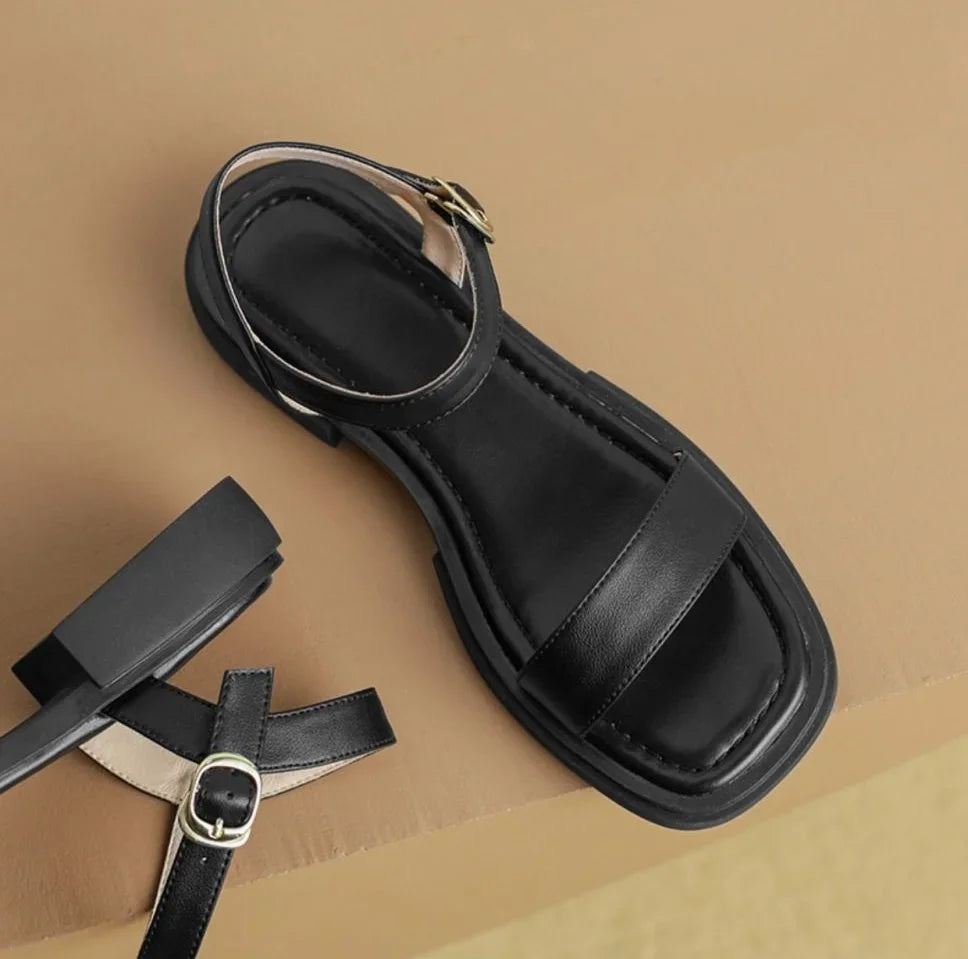 Elegant flat sandals