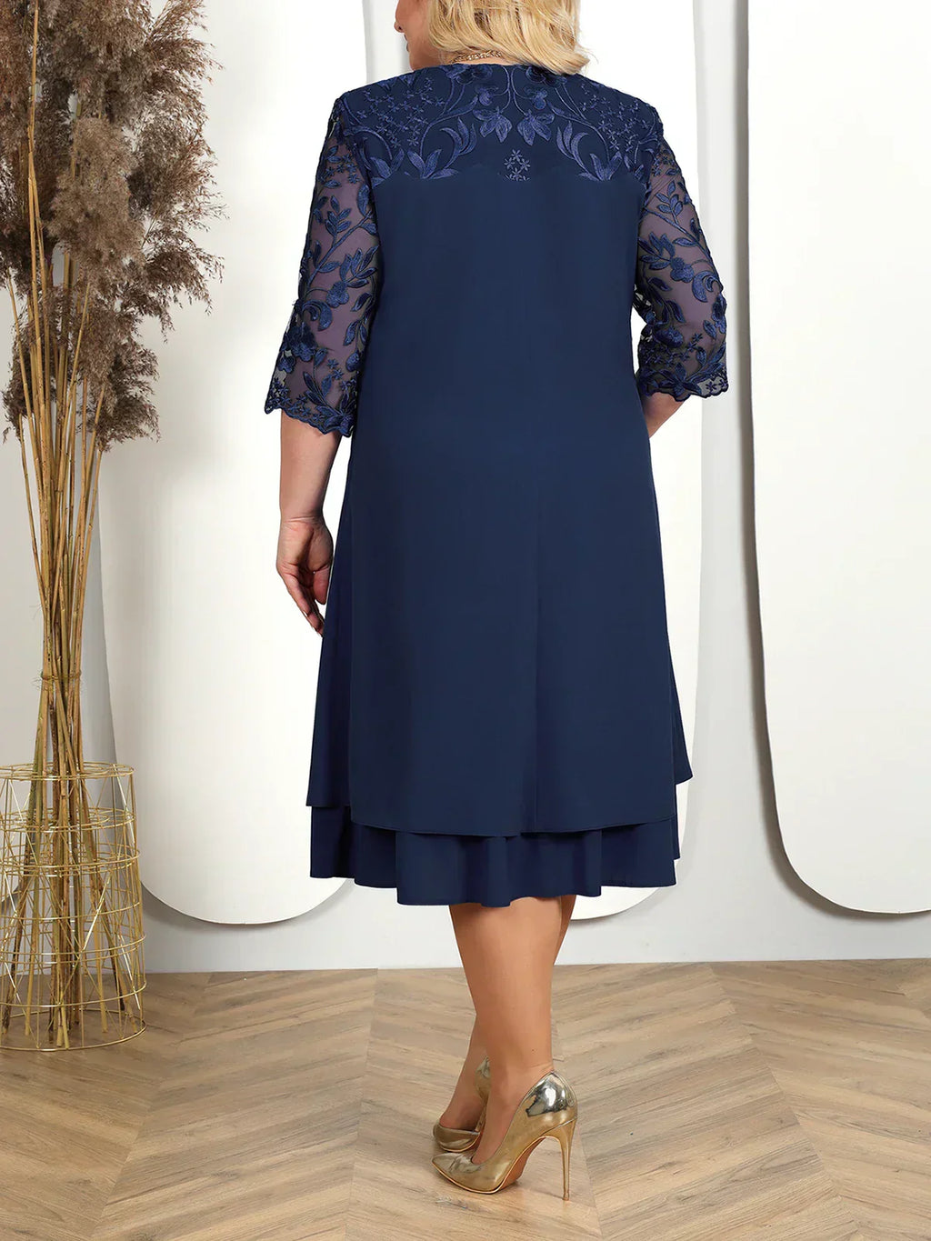 Valenzora | Plus Size Banquet Dress with Embroidered Sleeves