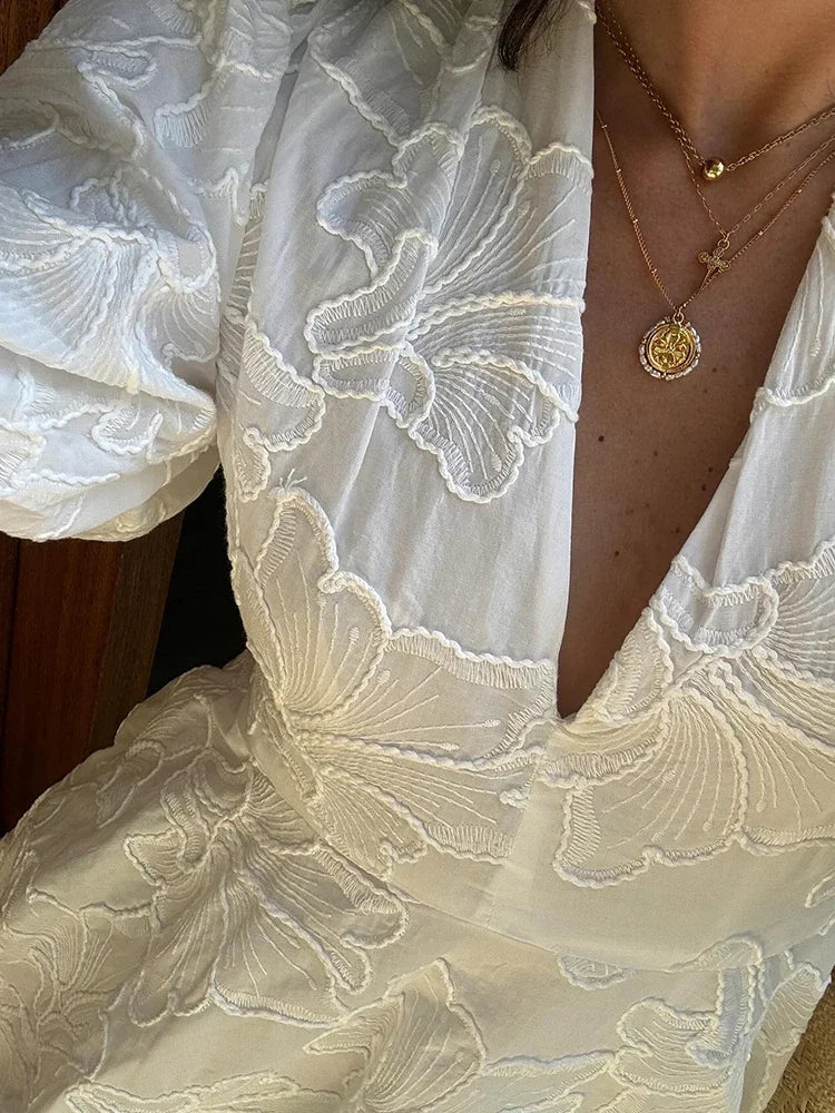 Valenzora | Kleid mit bestickten Puffärmeln für Damen
