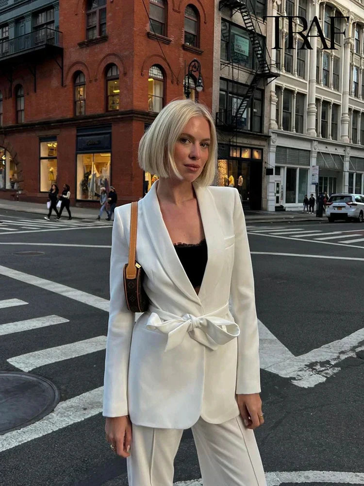 Valenzora | Damen Freizeit-Blazer, schicke Oberbekleidung, elegante Schlaghose, Langarm, V-Ausschnitt, Gürtel, Büro-Pendler-Anzugset