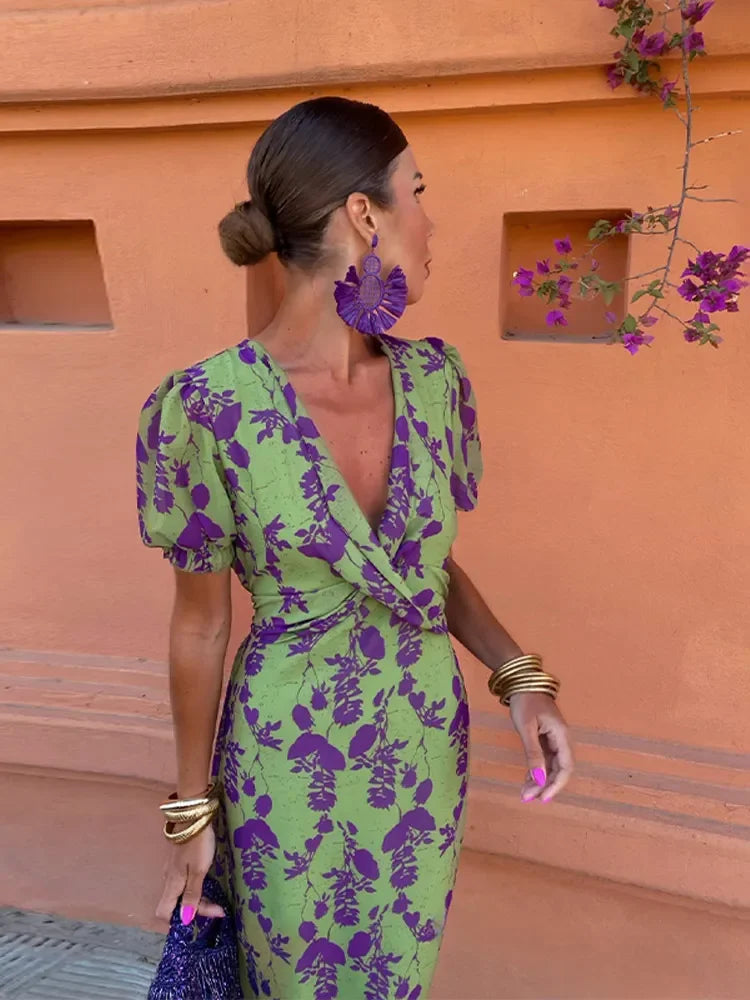 Valenzora | with floral pattern and V-neck