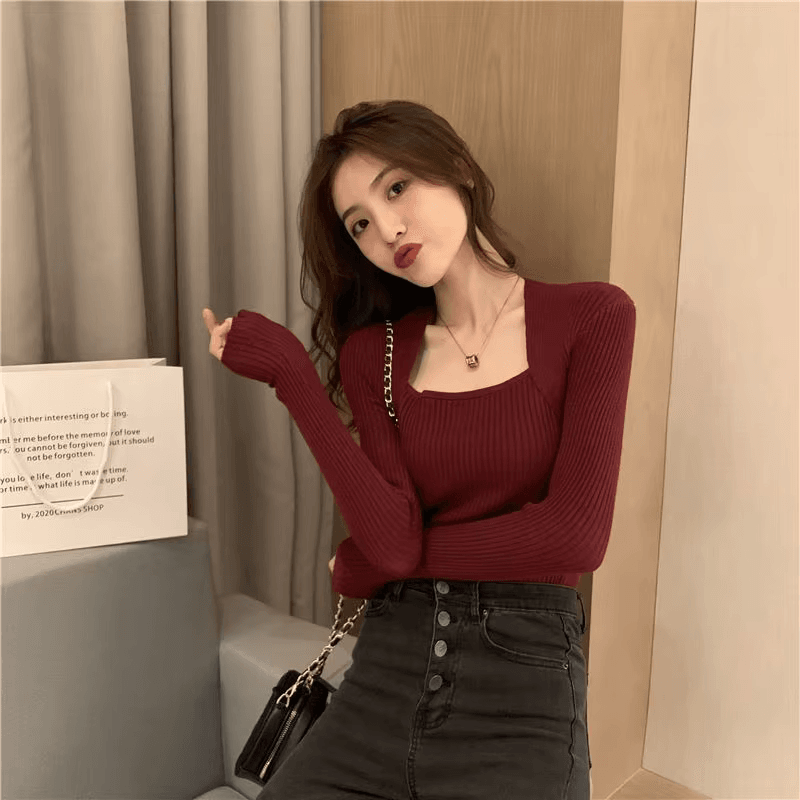 Valenzora | Soft, warm knit sweater with square collar