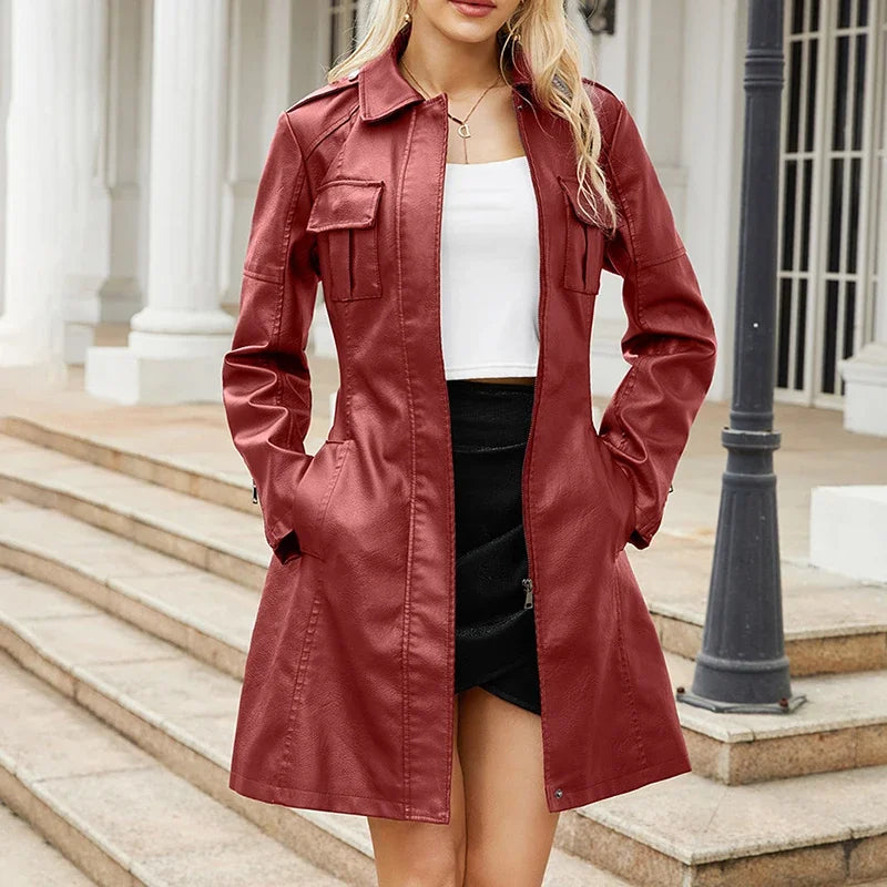 Schmale Jacke aus Kunstleder