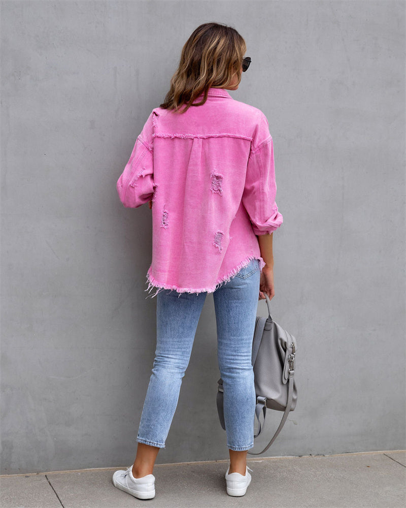 Hemdblusenartiger Jeansmantel mit Löchern