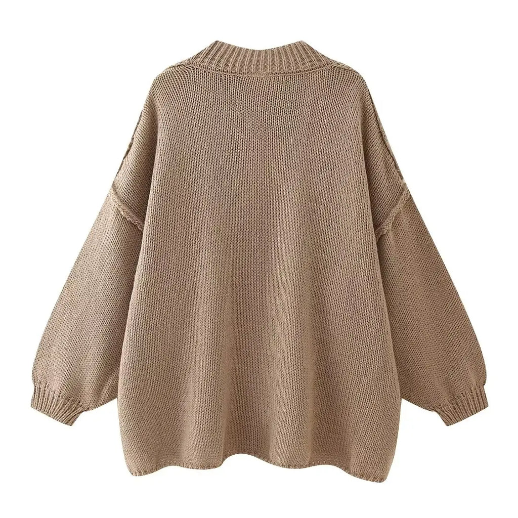 Generously cut knitted cardigan