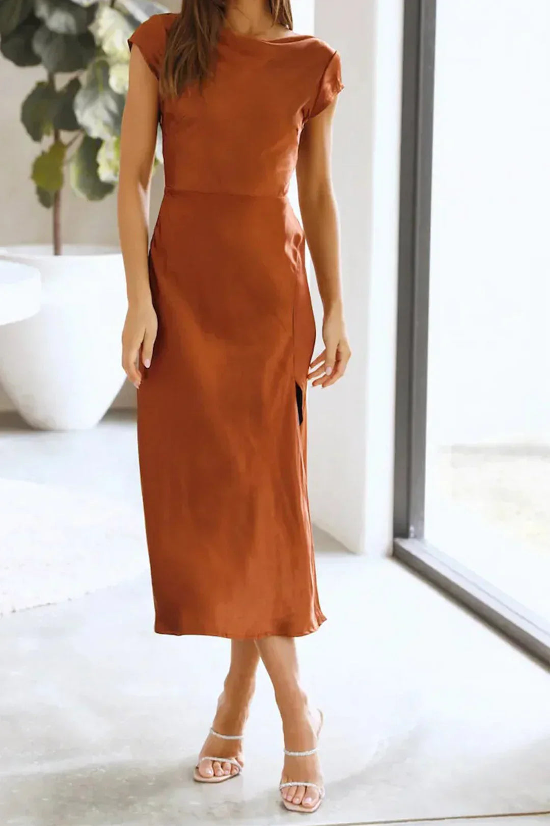 Valenzora – Elegantes Seidenkleid