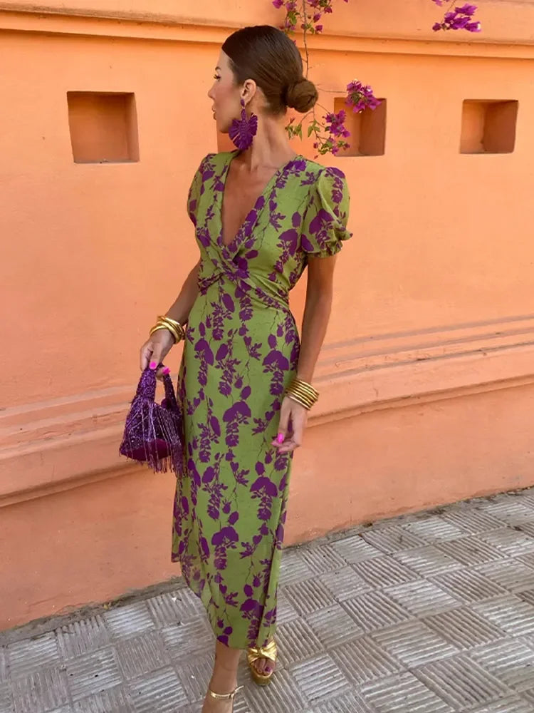 Valenzora | with floral pattern and V-neck