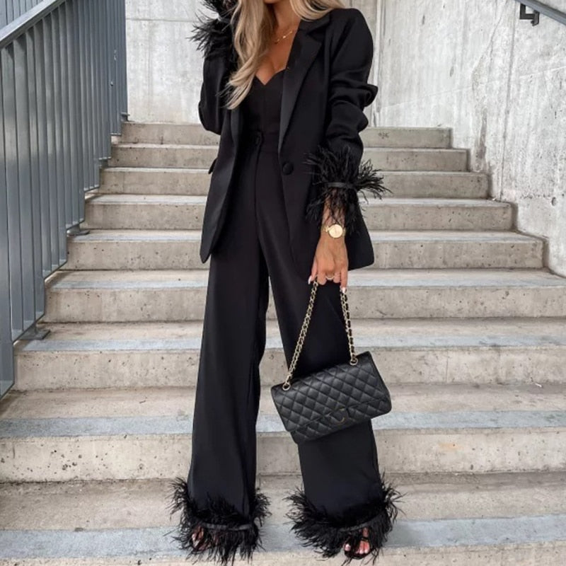 Valenzora | Damenanzug mit Federn - Für einen einzigartigen und raffinierten Look