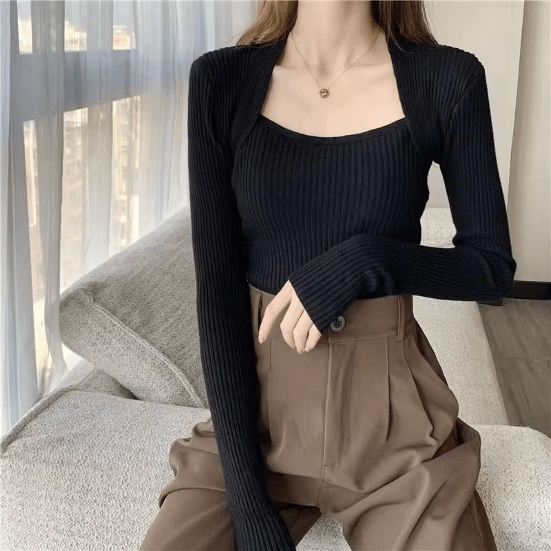 Valenzora | Soft, warm knit sweater with square collar