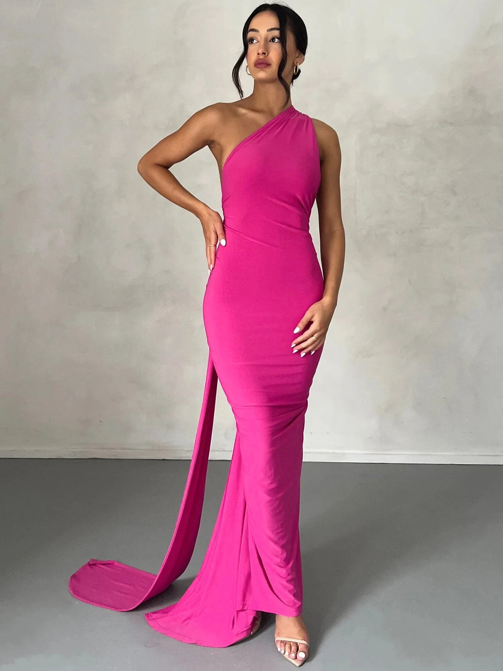Valenzora | Elegantes, eng anliegendes Kleid mit One-Shoulder-Schnitt und hohem Rücken
