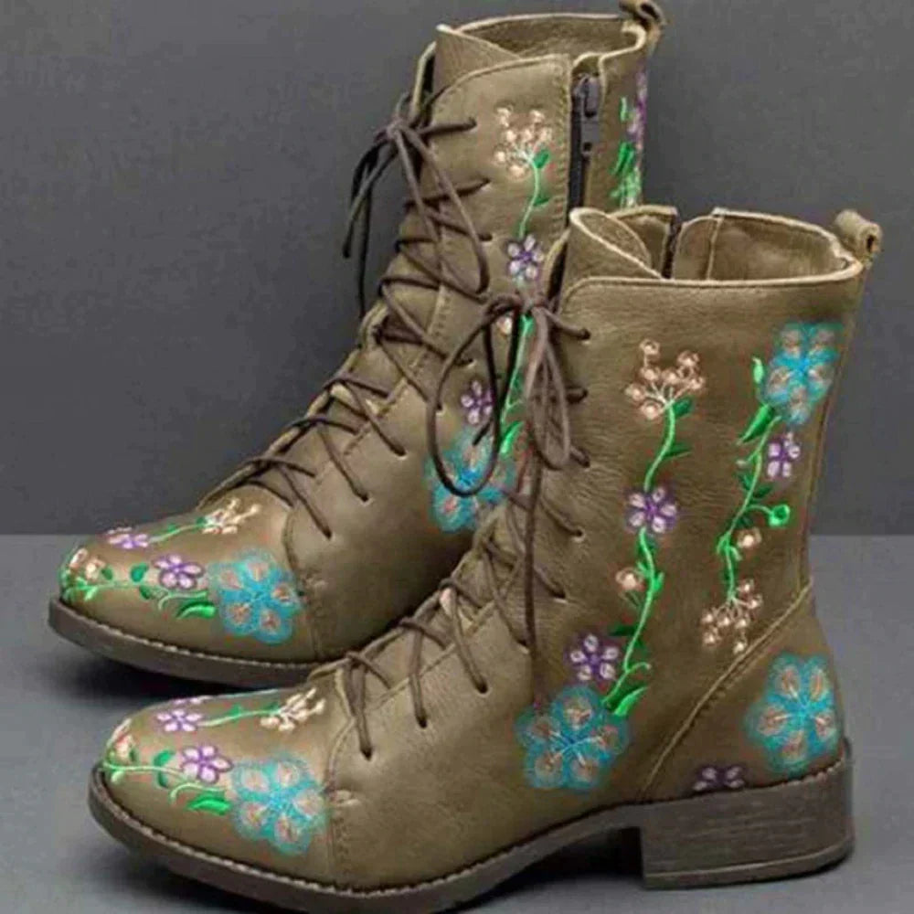 Retro-Stiefel mit Ethno-Stickerei