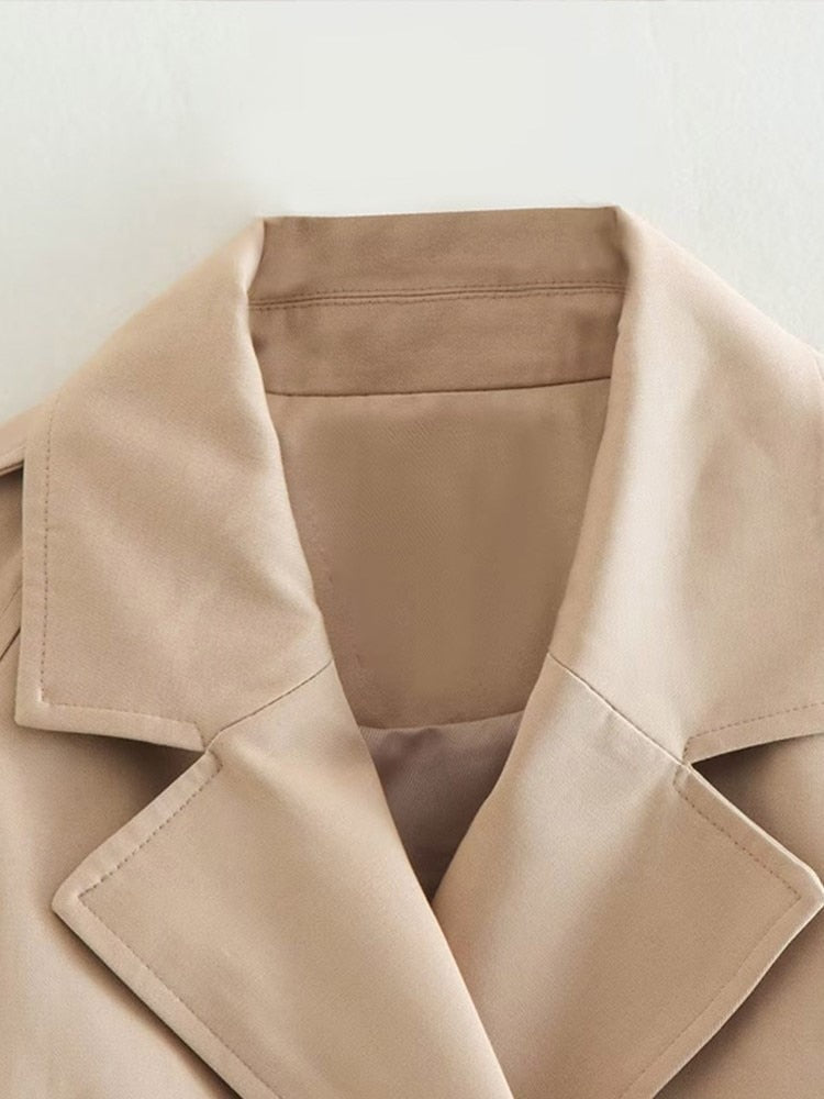 Valenzora - Fashionable short trench coat with belt