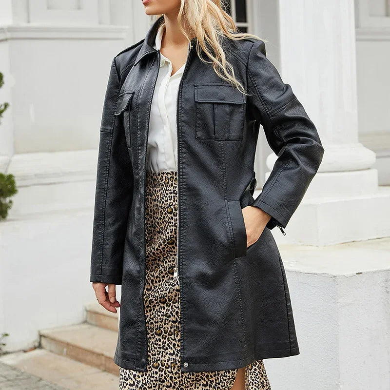Schmale Jacke aus Kunstleder