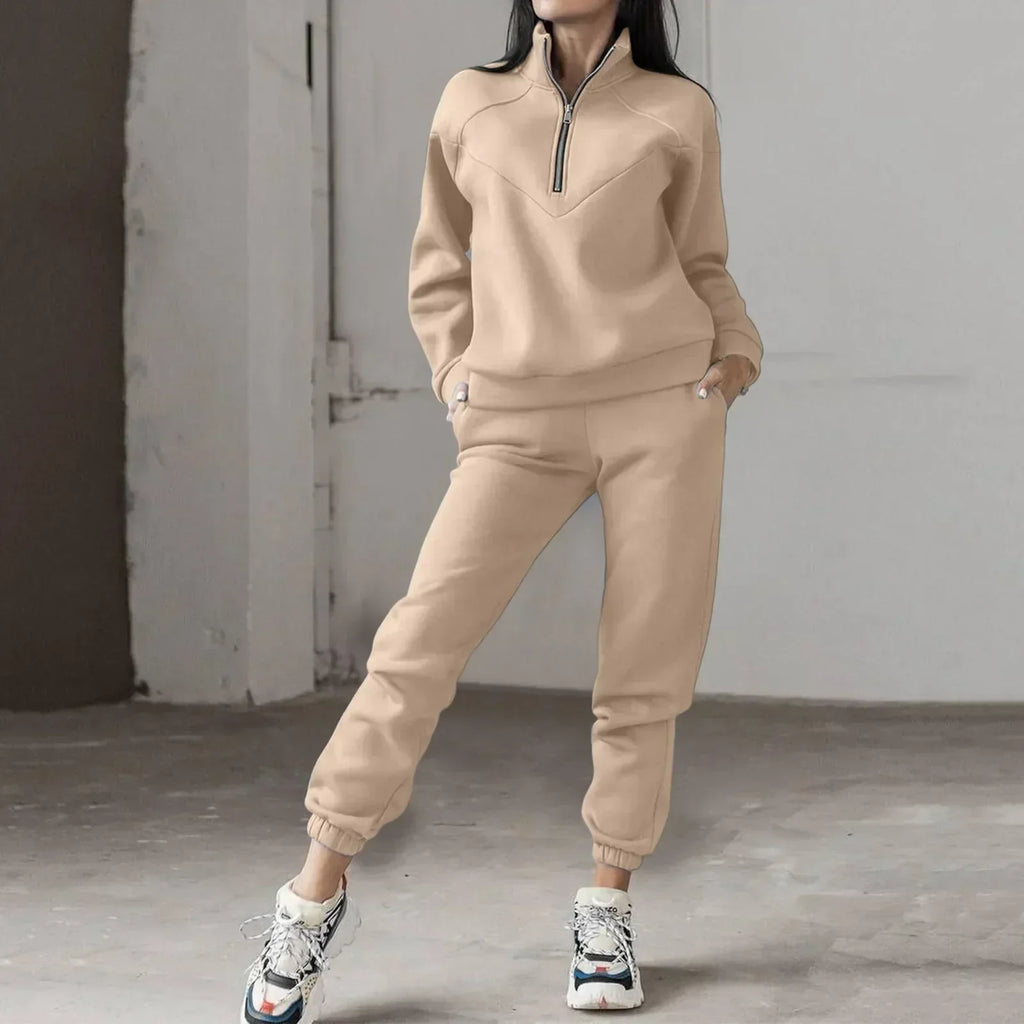 Valenzora | Comfortable tracksuit set with long sleeves and zipper