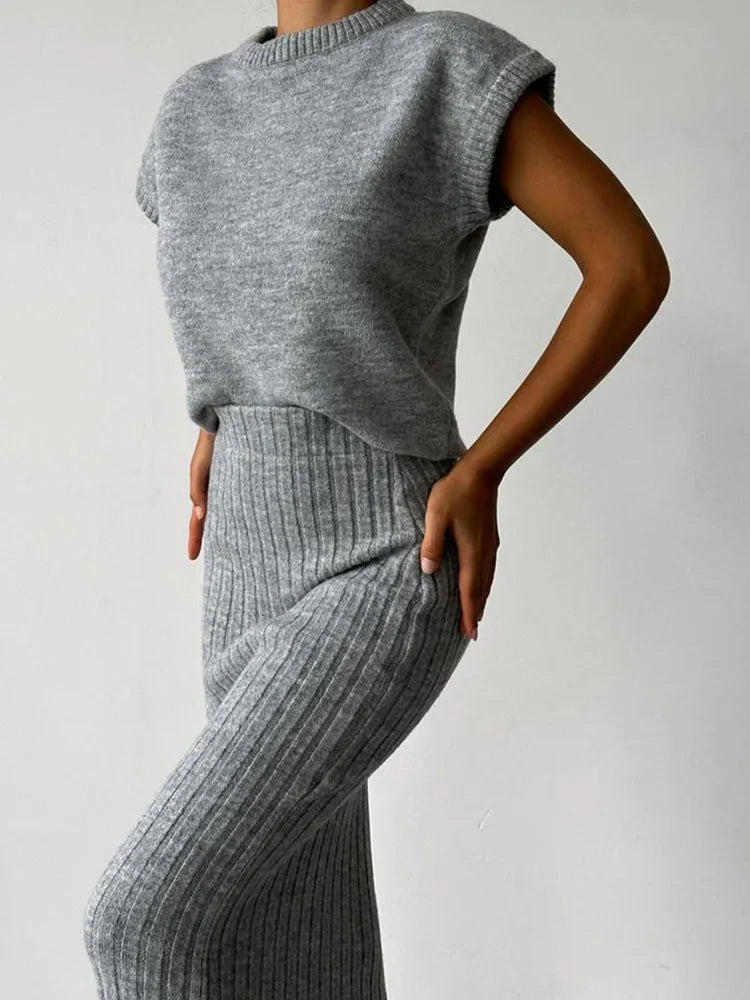 Valenzora - Women's Set - Sleeveless top and long skirt, stylish and versatile