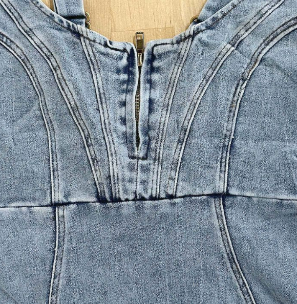 Valenzora | Jeanskleid mit figurbetonter Silhouette für einen eleganten Look