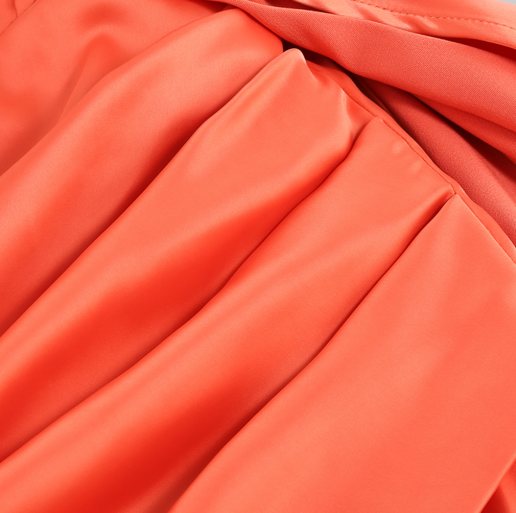 Satin-Minikleid mit seitlichem Überrock
