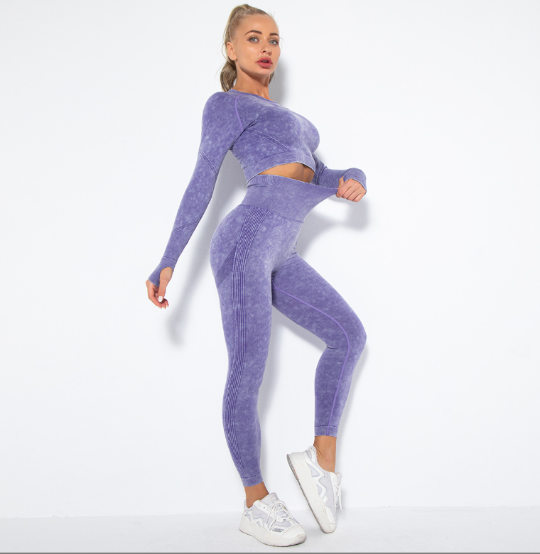 Valenzora | Sporty set with crop top and high-waisted leggings