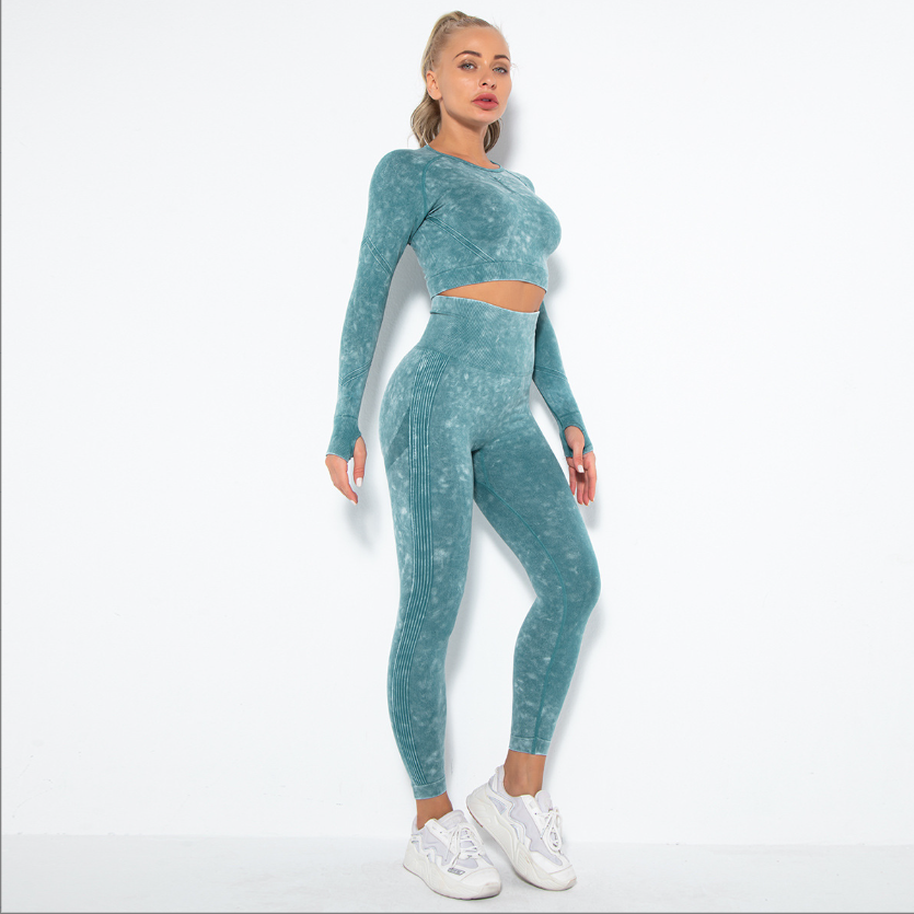 Valenzora | Sporty set with crop top and high-waisted leggings
