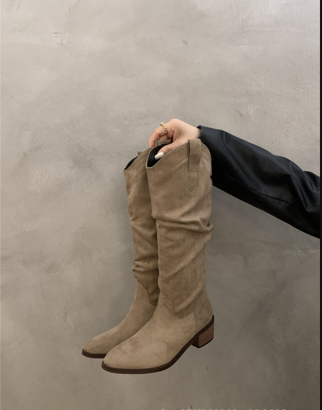 Valenzora - Vintage Wildlederstiefel mit Rüschen