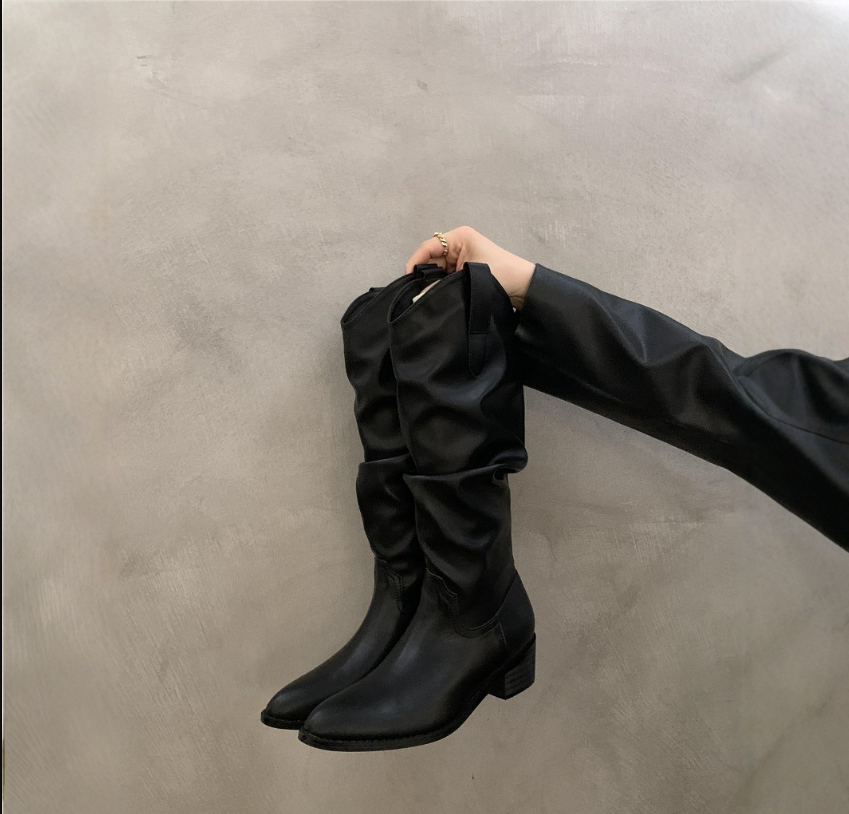Valenzora - Vintage Wildlederstiefel mit Rüschen