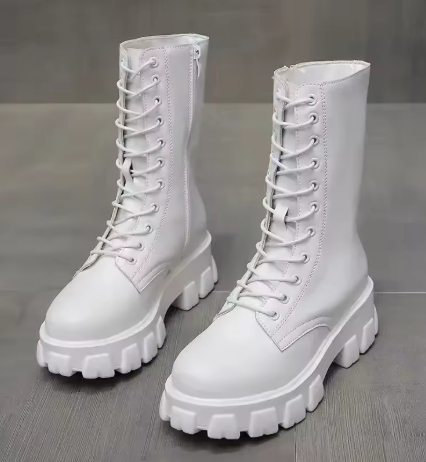 Valenzora | Moderne Schnürstiefel, Reißverschlussstiefel, seitlich angebrachte profilierte Sohle, klobiger Absatz, wadenhohe Stiefel