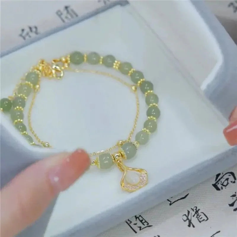 Valenzora | Jade Bracelet with Leaf Pendant