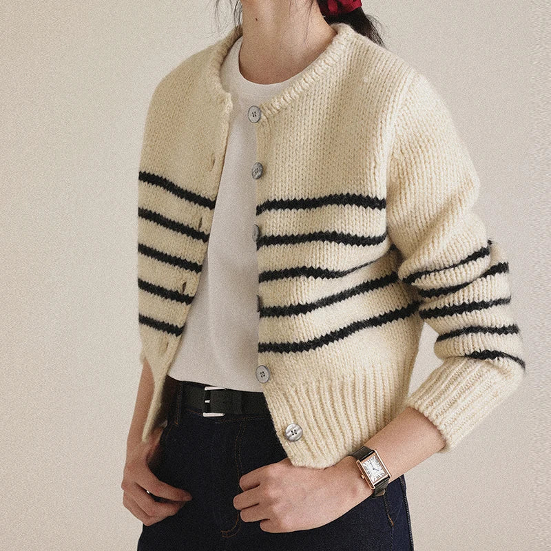 Gestreifter Strickcardigan-Mantel