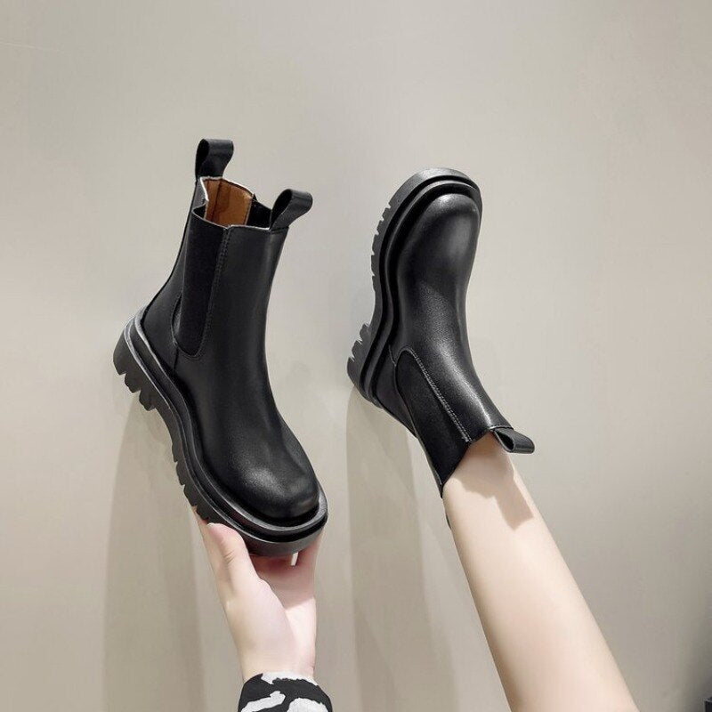Valenzora Women's Knight Boots - Knee-high retro-style boots with a sturdy heel
