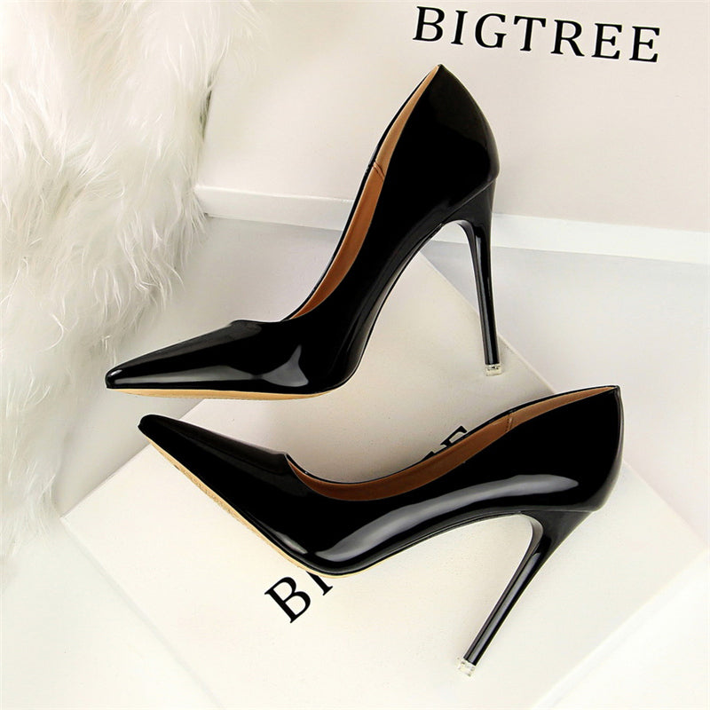 Valenzora | Metallic Heels with Pointed Toe