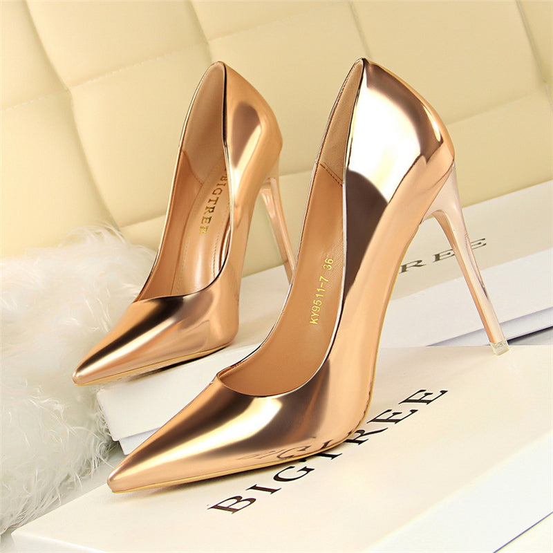 Valenzora | Metallic Heels with Pointed Toe