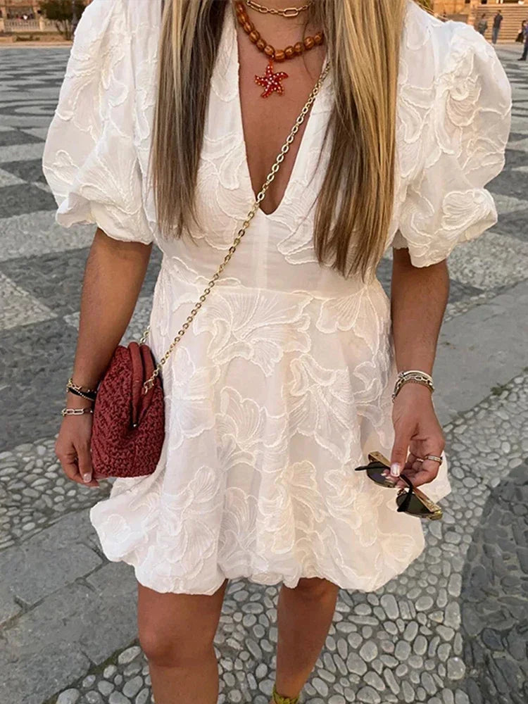 Valenzora | Kleid mit bestickten Puffärmeln für Damen